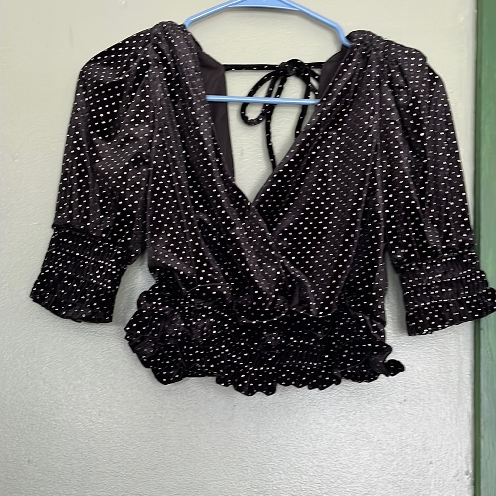 Black low top shirt with ties